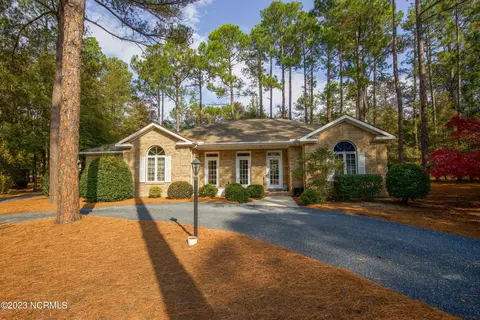 360 Oakmont Cir, Pinehurst, NC 28374