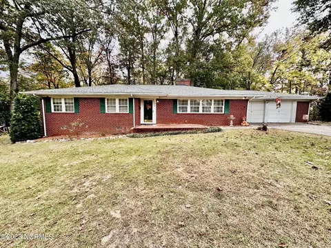 102 Short Dr, Williamston, NC 27892