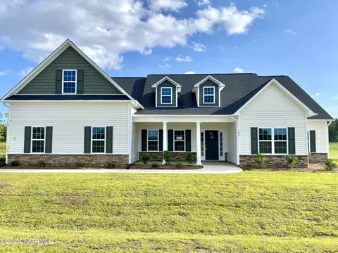 704 Atlantic Coast Ln, Jacksonville, NC 28546