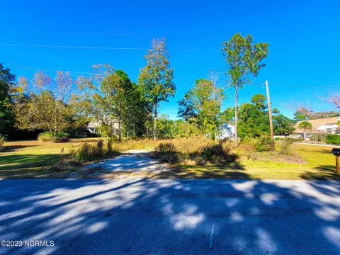 341 Chadwick Shores Dr, Sneads Ferry, NC 28460