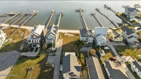 1105 12 Shepard St, Morehead City, NC 28557