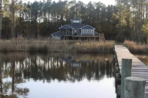 227 Croatan Dr, Oriental, NC 28571