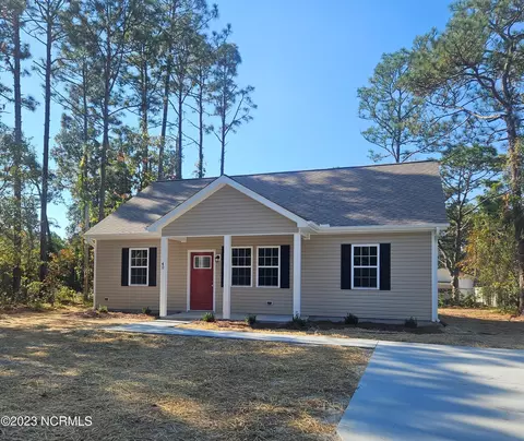 40 Bridges Rd, Southport, NC 28461