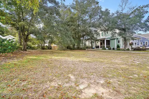 305 Fire Fly Ln SE, Southport, NC 28461
