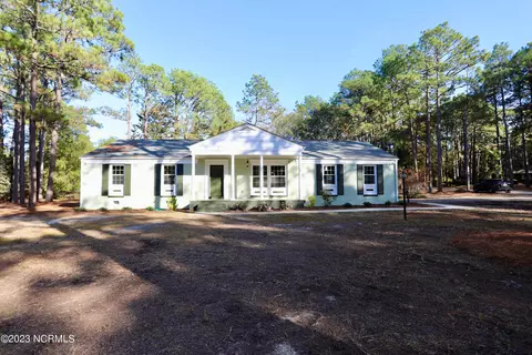 405 Swoope Dr, Southern Pines, NC 28387