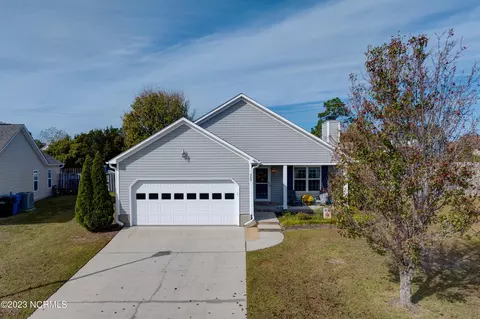 323 Rose Bud Ln, Holly Ridge, NC 28445