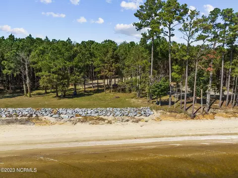 4 Sandy Bay Dr E, Oriental, NC 28571