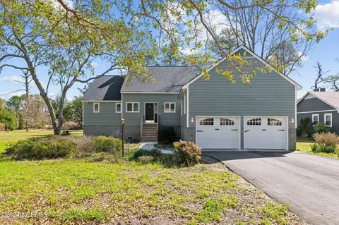 1019 Yacht Ct, New Bern, NC 28560