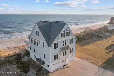 4238 Island Dr, North Topsail Beach, NC 28460