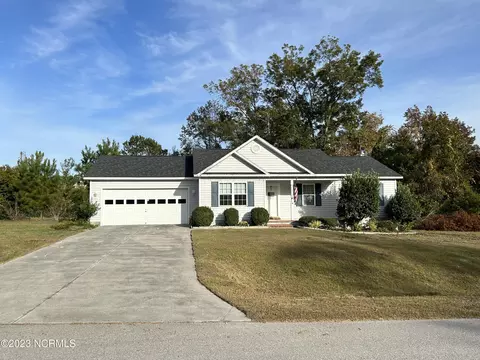 206 Finishing Ln, Sneads Ferry, NC 28460
