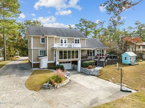 635 Ravenswood Rd, Hampstead, NC 28443