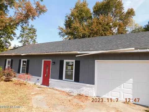 1036 Birchwood Ln, Jacksonville, NC 28546