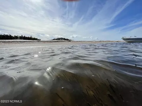 157 Garbacon Dr, Beaufort, NC 28516