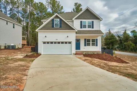 908 W Vermont Ave, Southern Pines, NC 28387