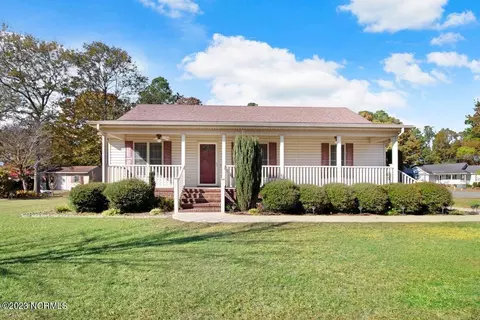 300 Pioneer Trails Dr, Seven Springs, NC 28578