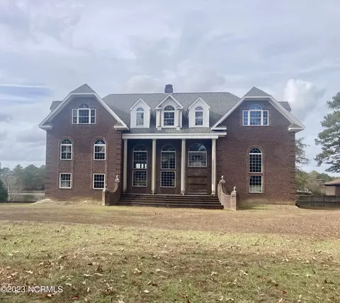 309 Fox Lake Dr, Clinton, NC 28328