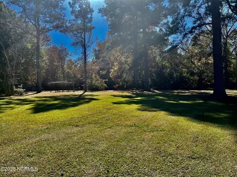 2576 Waccamaw Shores Rd, Lake Waccamaw, NC 28450