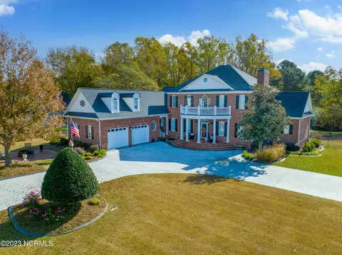210 Challenge Club Dr, Clinton, NC 28328