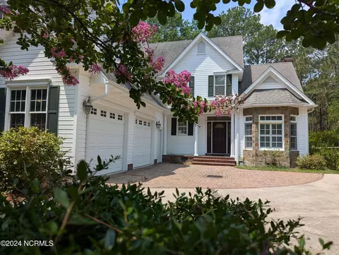180 Rountree Ln, Southern Pines, NC 28387