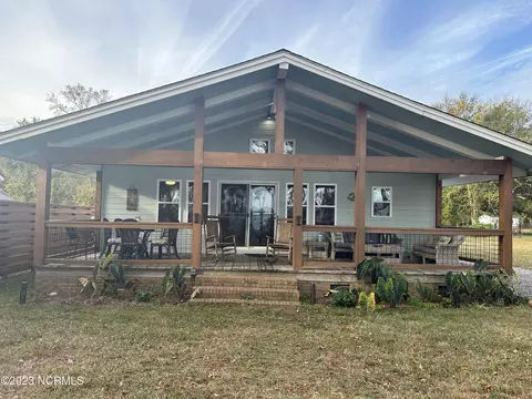 1881 Waccamaw Shores Rd, Lake Waccamaw, NC 28450