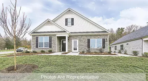 6000 Bayberry Park Dr, New Bern, NC 28562