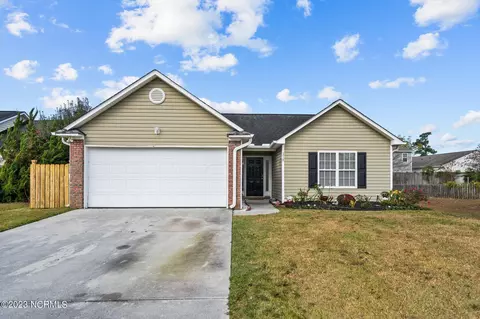 210 Gardenview Ct NE, Leland, NC 28451