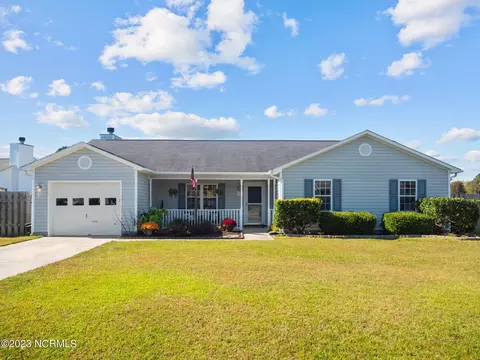 305 Kenilworth Pl, Hubert, NC 28539