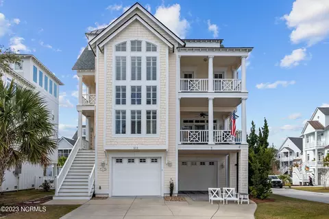 111 Bay Ridge Dr, Atlantic Beach, NC 28512