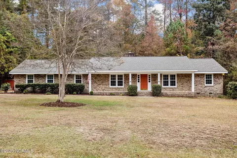 103 Strathmore St, Southern Pines, NC 28387