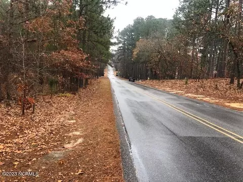 524 Longleaf Dr, West End, NC 27376