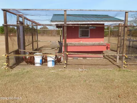 233 Grapevine Dr, Maxton, NC 28364 photo 9