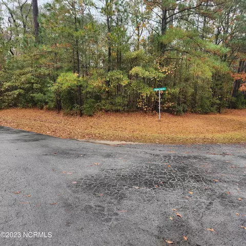 1 Winding Creek Dr, Oriental, NC 28571