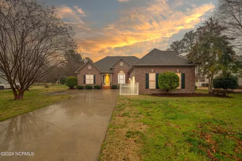2121 Rivershore Rd, Elizabeth City, NC 27909