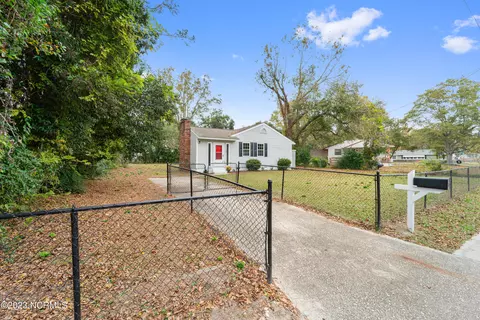 1201 River St, Jacksonville, NC 28540
