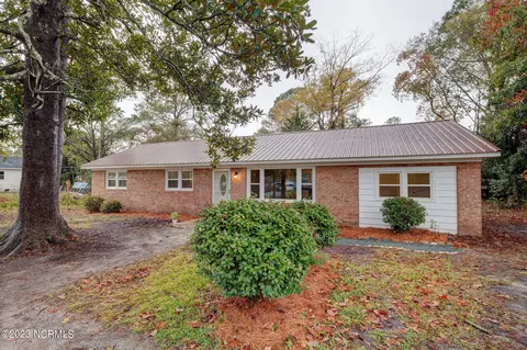 905 Dickens Dr, Wilmington, NC 28405
