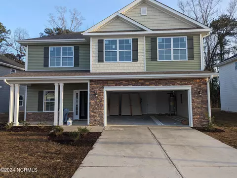913 Eakins Ln, Richlands, NC 28574