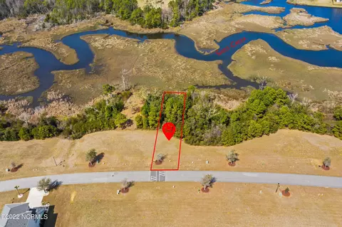633 Cannonsgate Dr, Newport, NC 28570