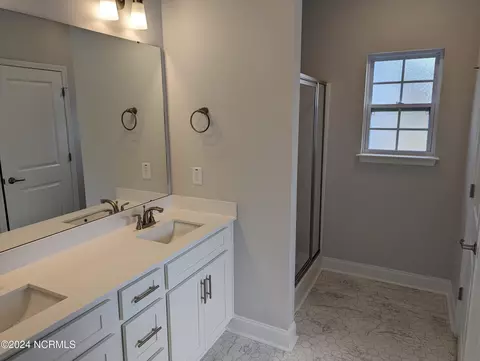 Bath - 903 Eakins Ln, Richlands, NC 28574 photo 1 of 3