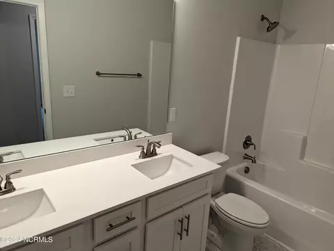 Bath - 903 Eakins Ln, Richlands, NC 28574 photo 3 of 3