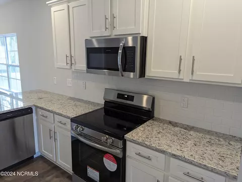 Kitchen - 903 Eakins Ln, Richlands, NC 28574 photo 2 of 3