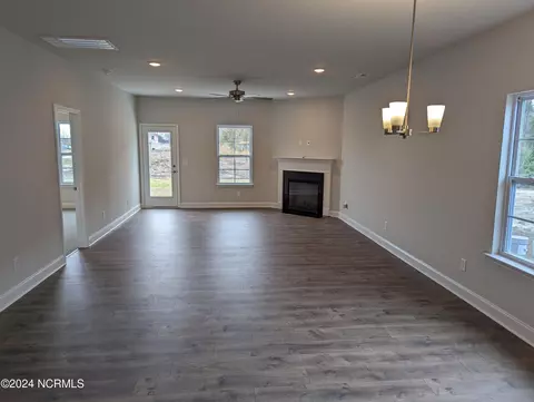 Living - 903 Eakins Ln, Richlands, NC 28574 photo 1 of 2