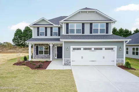 919 Eakins Ln, Richlands, NC 28574