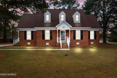 104 Essex Dr, Winterville, NC 28590