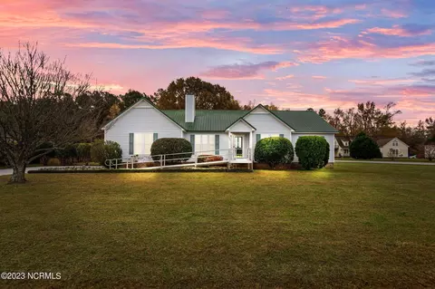 500 Greenfield Pl, Sneads Ferry, NC 28460