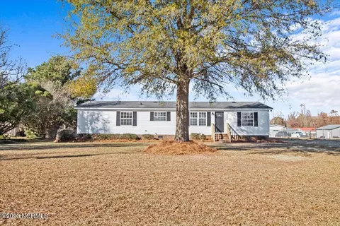 6293 Wayne Memorial Dr, Pikeville, NC 27863