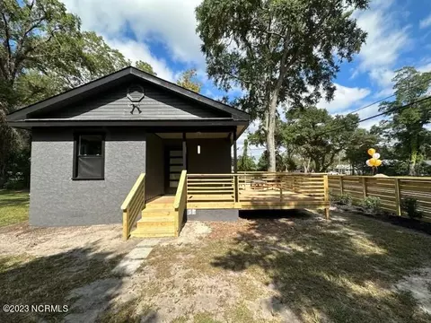 16 Giles Ave, Wilmington, NC 28403