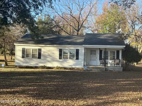 568 Nc-403, Mount Olive, NC 28365