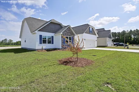 523 Orchard Creek Dr, Richlands, NC 28574