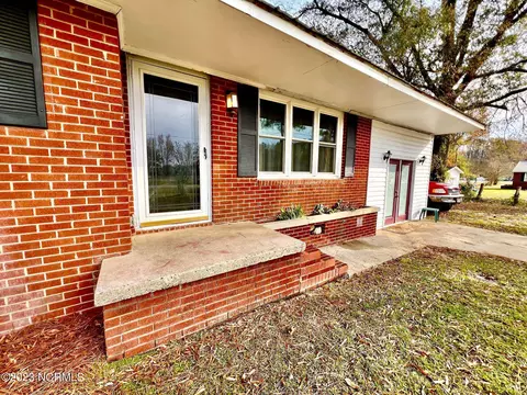 2561 Leslie R Stroud Rd, Kinston, NC 28504