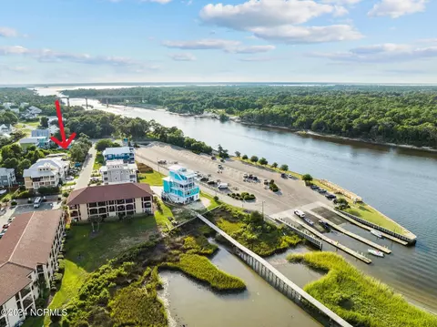 215 Annie Dr, Carolina Beach, NC 28428